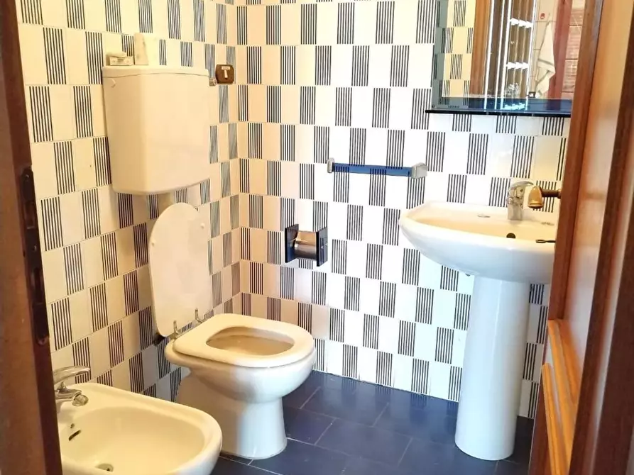 Immagine 8 di Casa indipendente in vendita  a Sarzana