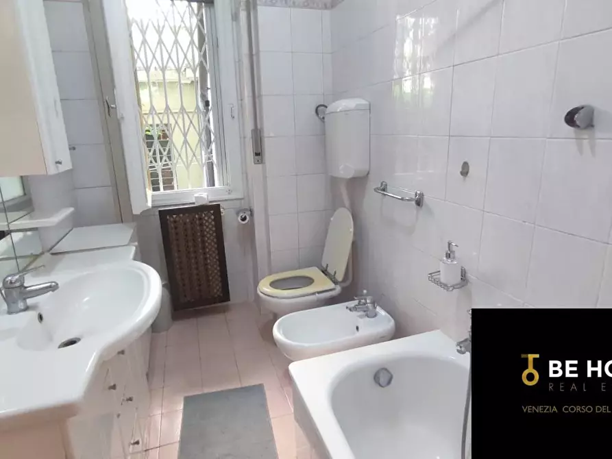 Immagine 11 di Appartamento in vendita  a Venezia