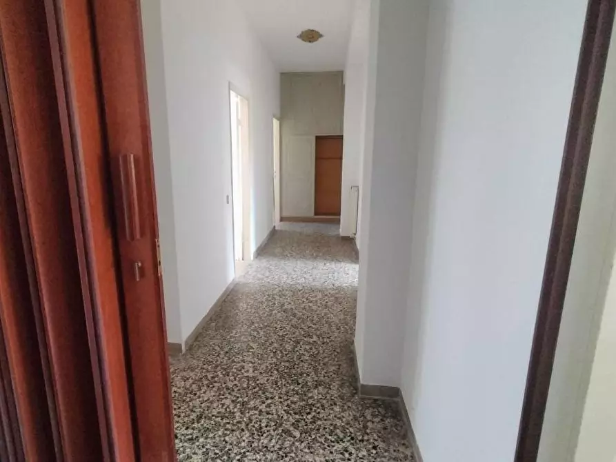 Immagine 2 di Appartamento in vendita  a Carrara