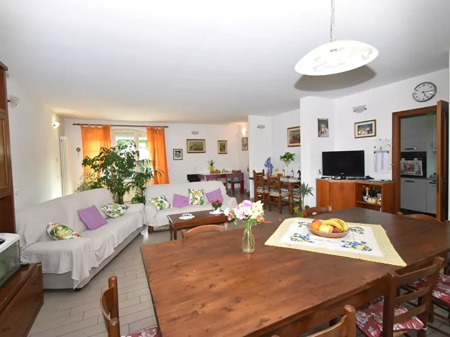 Immagine 2 di Villa in vendita  a San Giuliano Terme