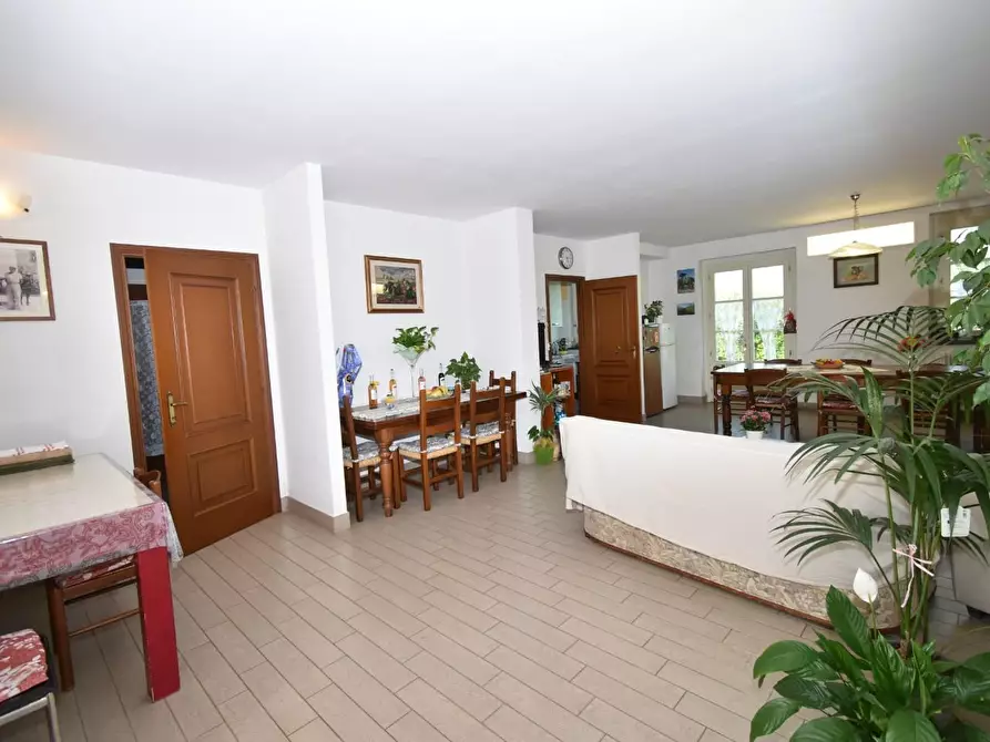 Immagine 6 di Villa in vendita  a San Giuliano Terme