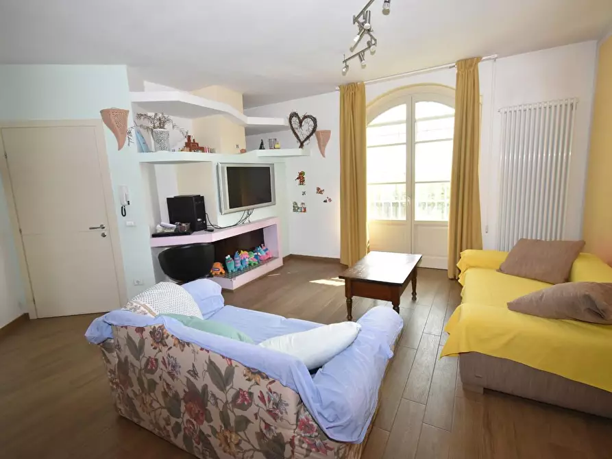 Immagine 17 di Villa in vendita  a San Giuliano Terme