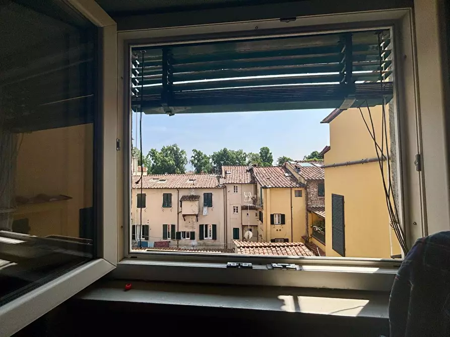 Immagine 14 di Appartamento in vendita  a Lucca