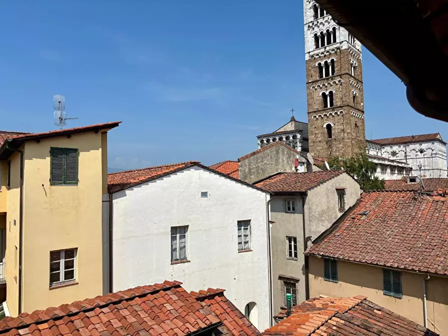Immagine 16 di Appartamento in vendita  a Lucca