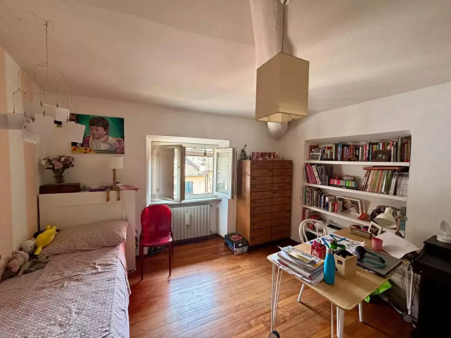 Immagine 27 di Appartamento in vendita  a Lucca