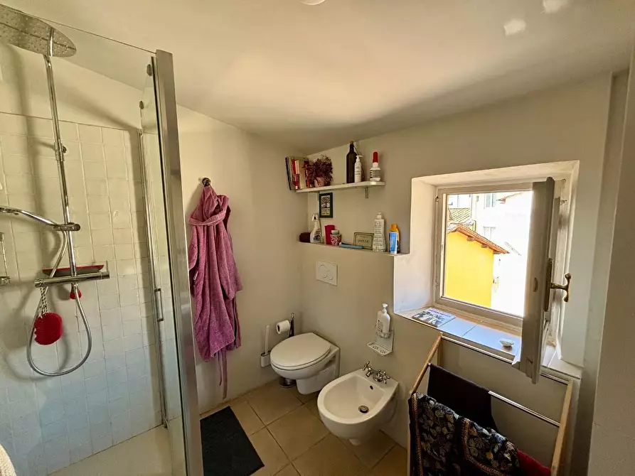 Immagine 9 di Appartamento in vendita  a Lucca