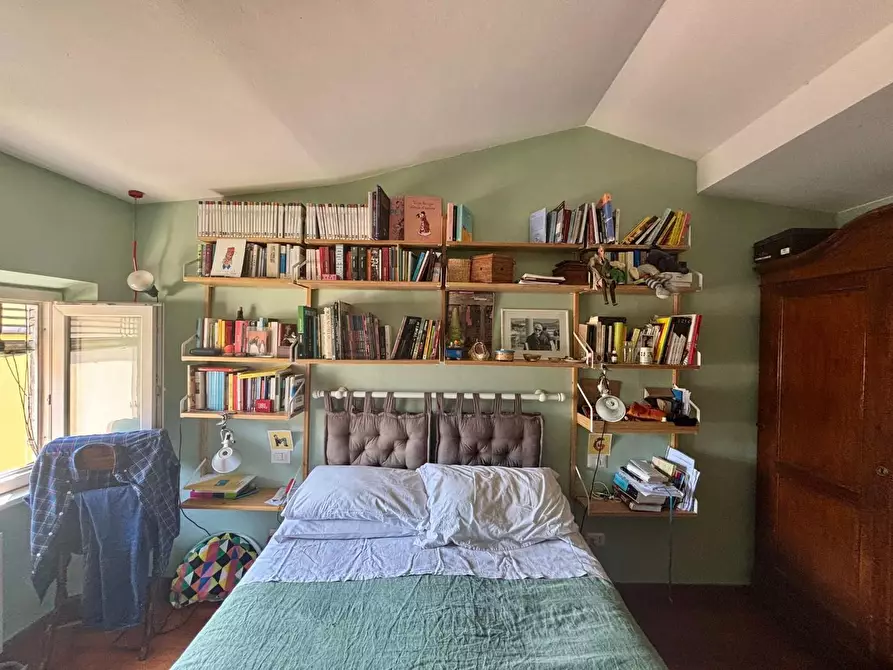 Immagine 15 di Appartamento in vendita  a Lucca