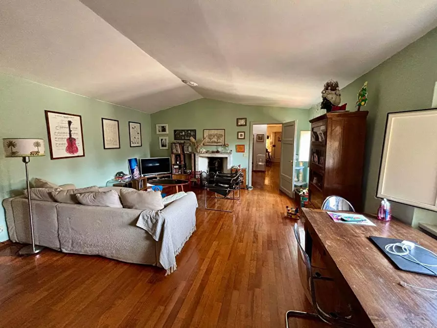 Immagine 1 di Appartamento in vendita  a Lucca