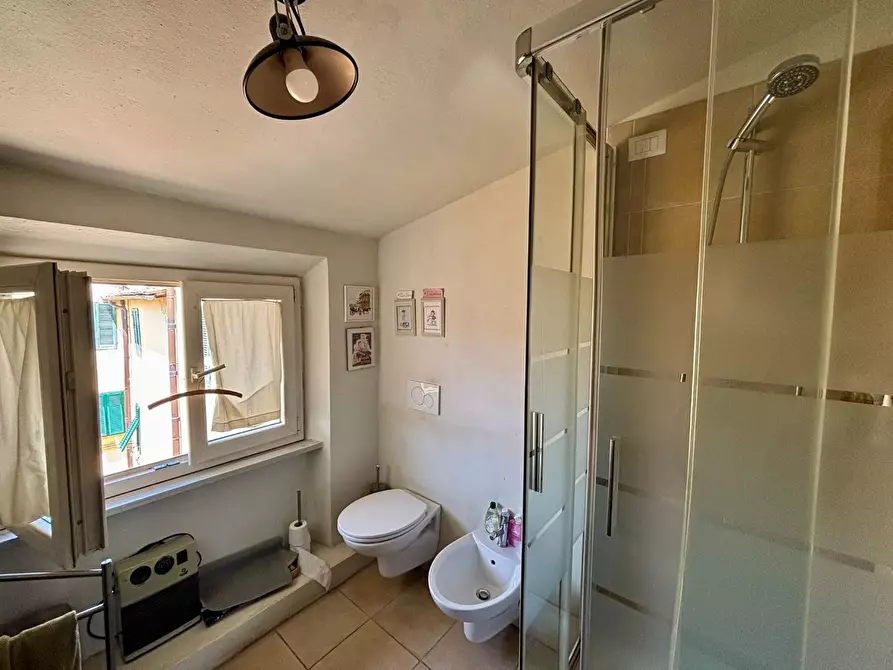 Immagine 19 di Appartamento in vendita  a Lucca