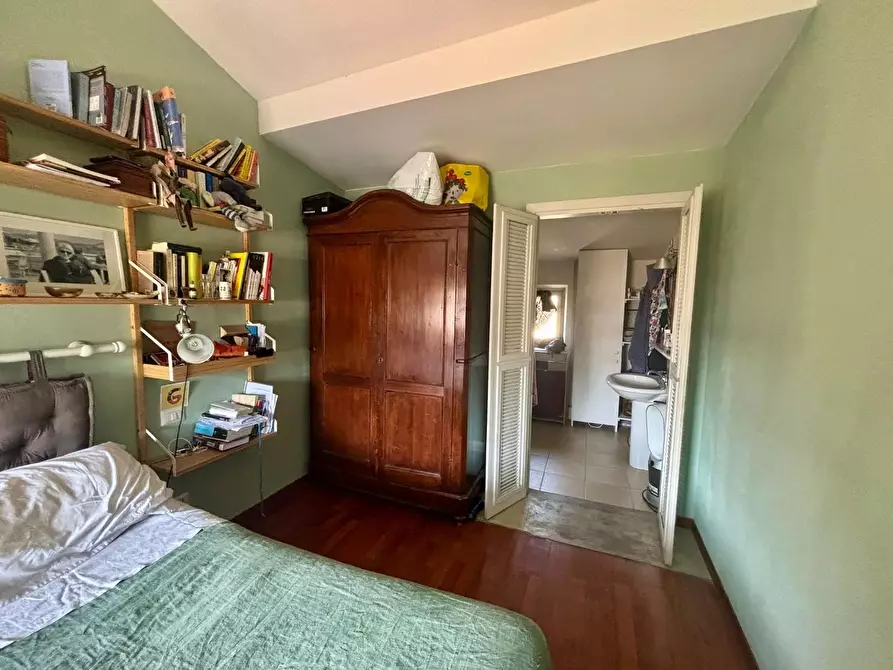 Immagine 10 di Appartamento in vendita  a Lucca