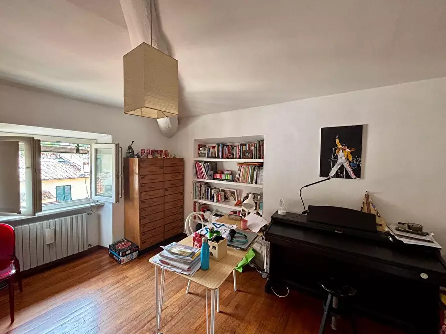 Immagine 26 di Appartamento in vendita  a Lucca