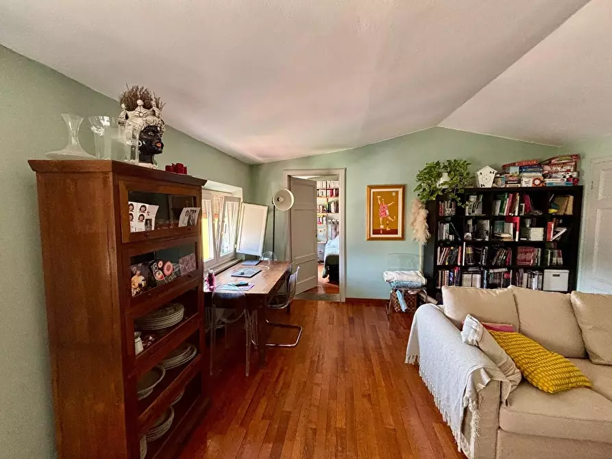 Immagine 4 di Appartamento in vendita  a Lucca