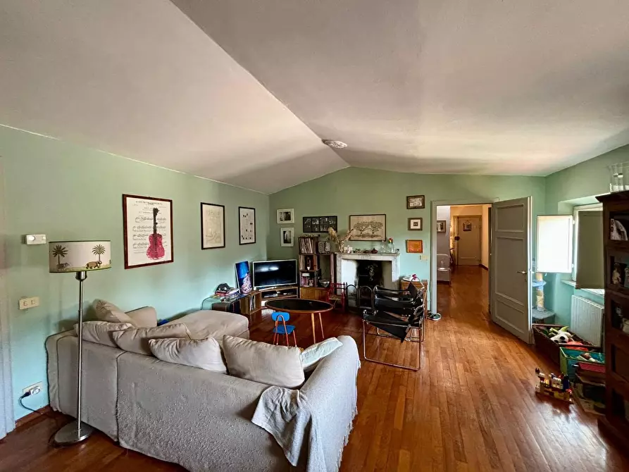 Immagine 2 di Appartamento in vendita  a Lucca