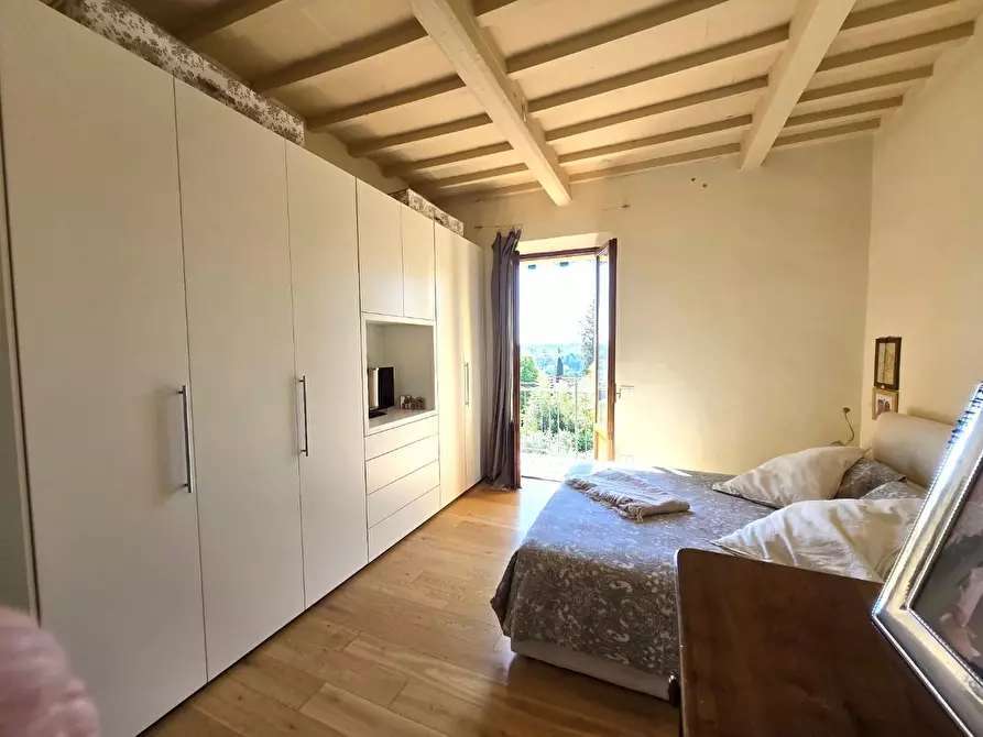 Immagine 11 di Appartamento in vendita  a Siena