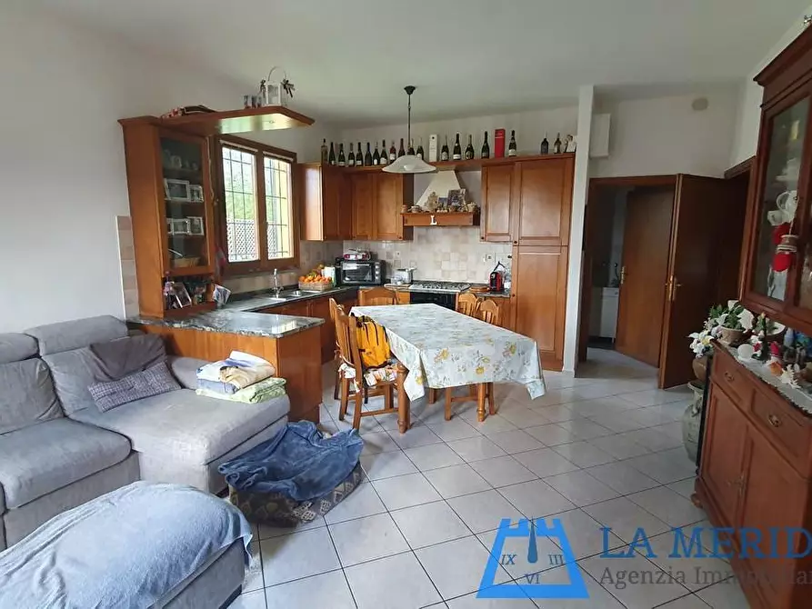 Immagine 2 di Casa indipendente in vendita  a Lamporecchio