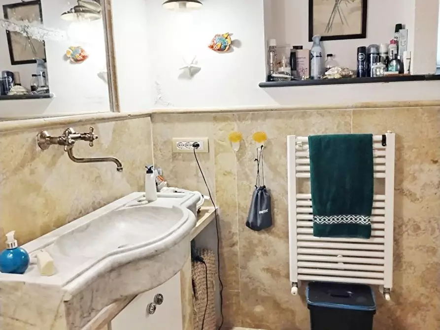 Immagine 43 di Casa indipendente in vendita  a Lerici