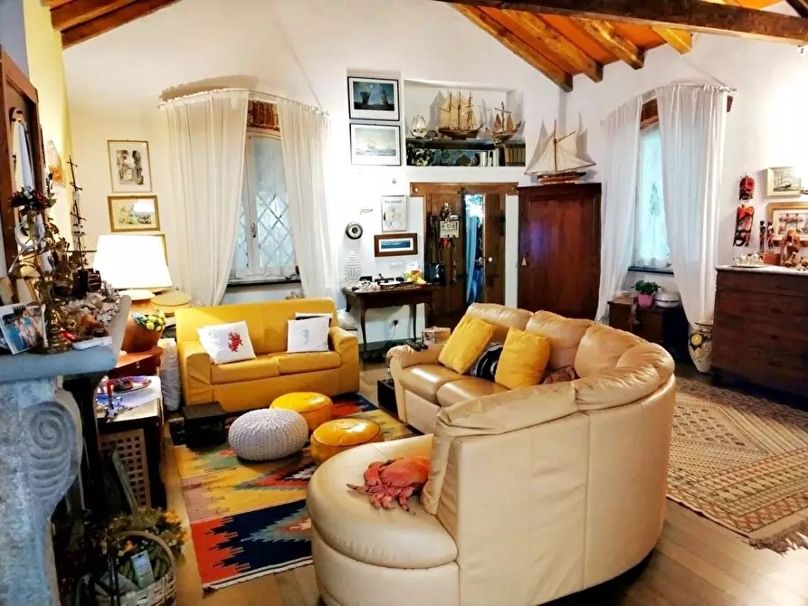Immagine 2 di Casa indipendente in vendita  a Lerici