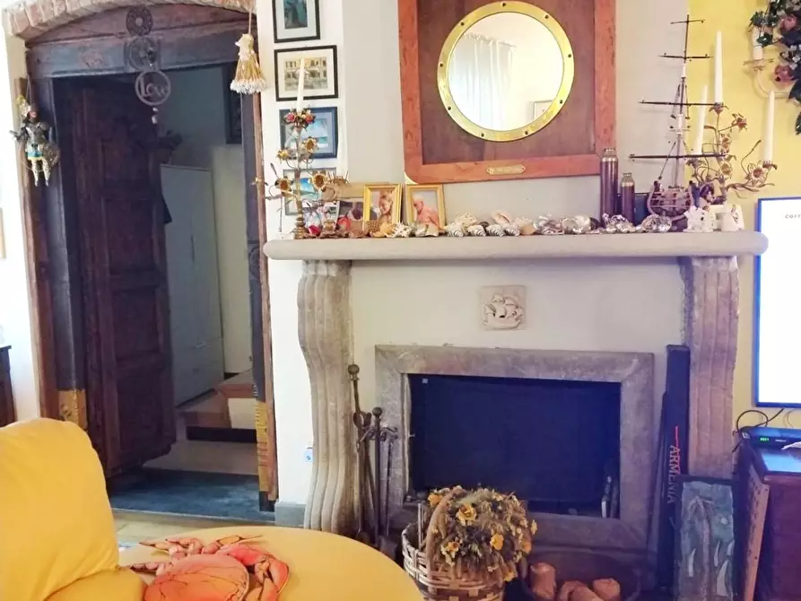 Immagine 17 di Casa indipendente in vendita  a Lerici