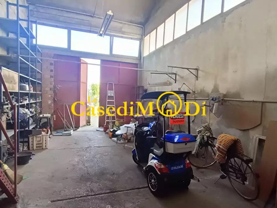 Immagine 2 di Capannone industriale in vendita  a Livorno