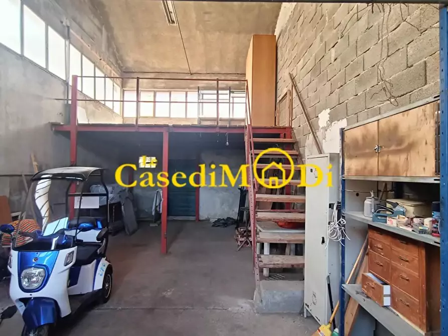 Immagine 4 di Capannone industriale in vendita  a Livorno