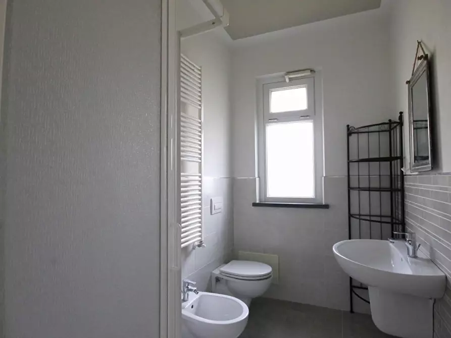 Immagine 12 di Appartamento in vendita  a Lucca