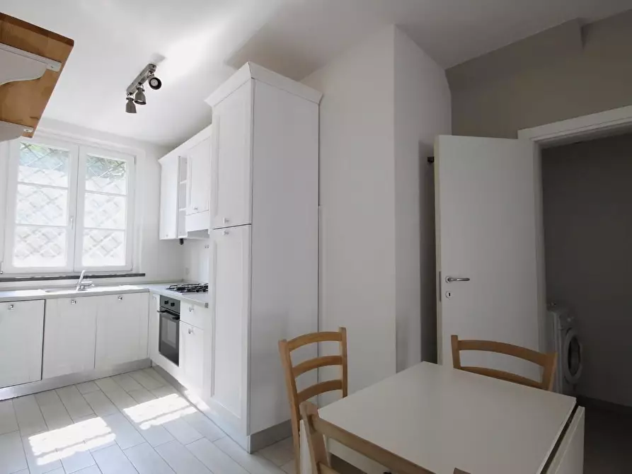 Immagine 2 di Appartamento in vendita  a Lucca