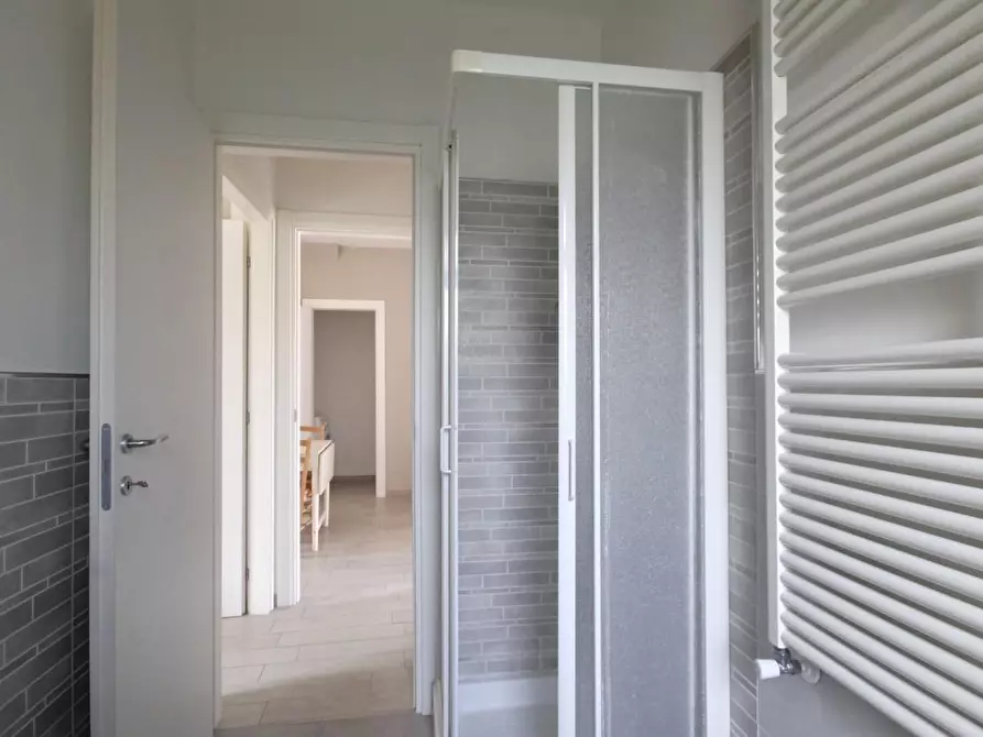 Immagine 13 di Appartamento in vendita  a Lucca