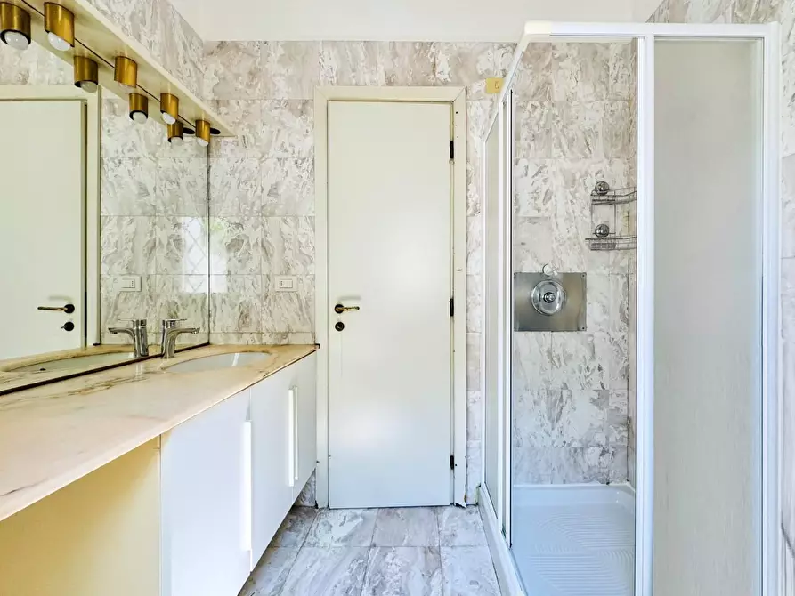 Immagine 16 di Casa bifamiliare in vendita  a Viareggio