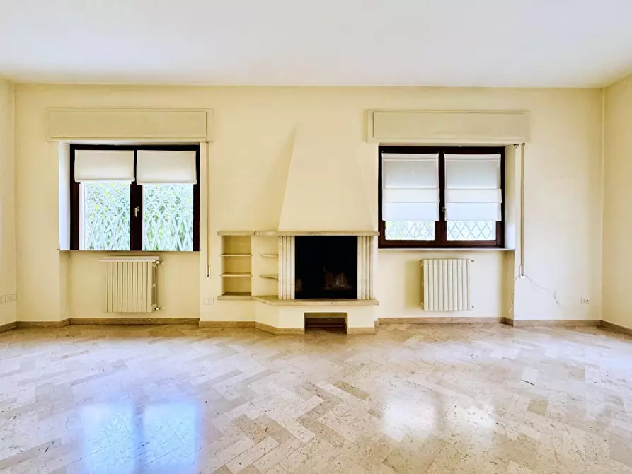 Immagine 2 di Casa bifamiliare in vendita  a Viareggio