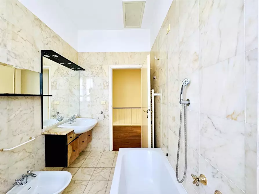 Immagine 32 di Casa bifamiliare in vendita  a Viareggio