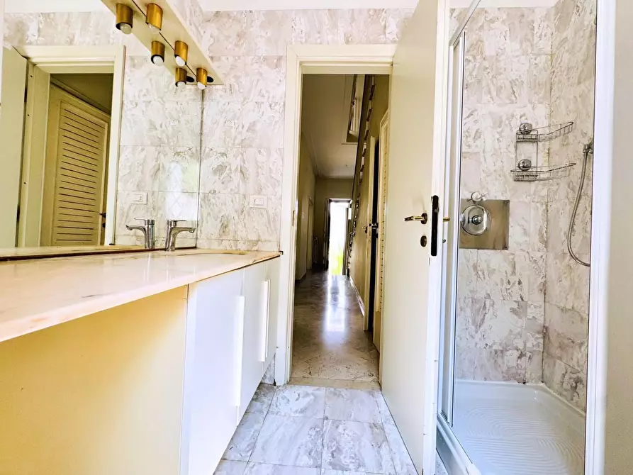 Immagine 17 di Casa bifamiliare in vendita  a Viareggio