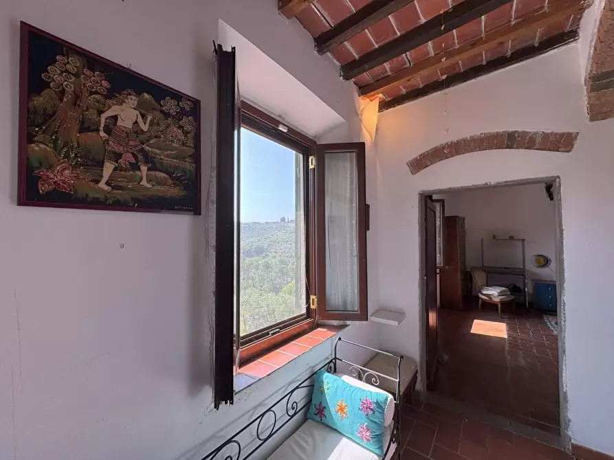 Immagine 12 di Casa colonica in vendita  a Vinci