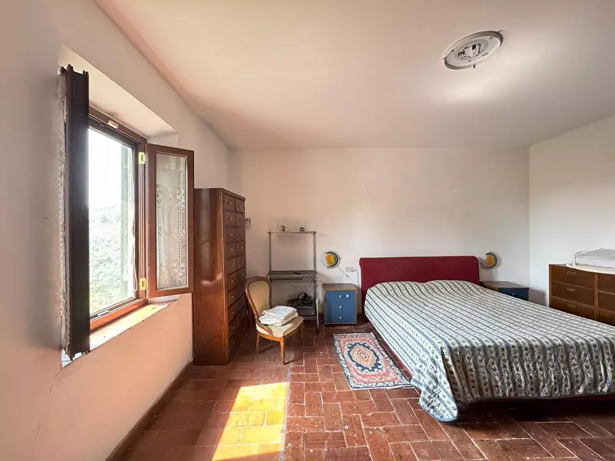 Immagine 17 di Casa colonica in vendita  a Vinci