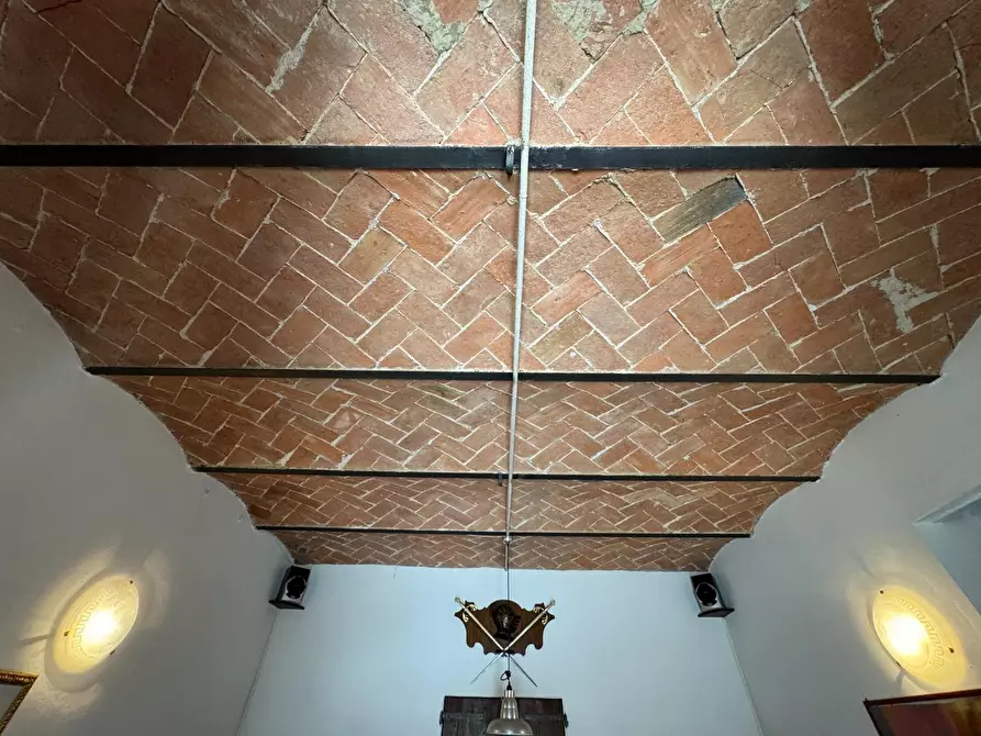 Immagine 11 di Casa colonica in vendita  a Vinci