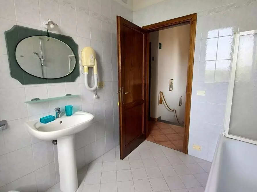 Immagine 34 di Villa in vendita  a Lucca