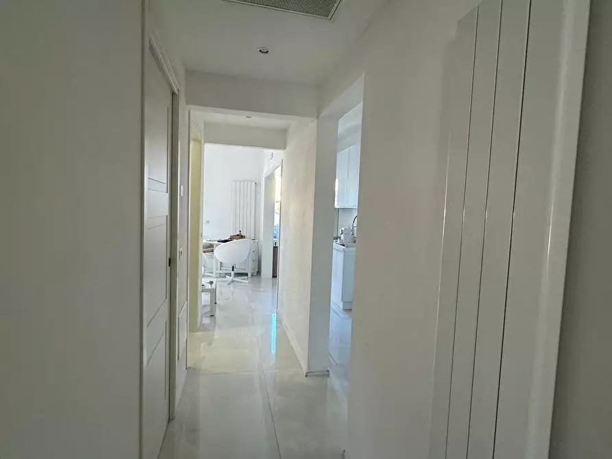 Immagine 18 di Appartamento in vendita  a Viareggio