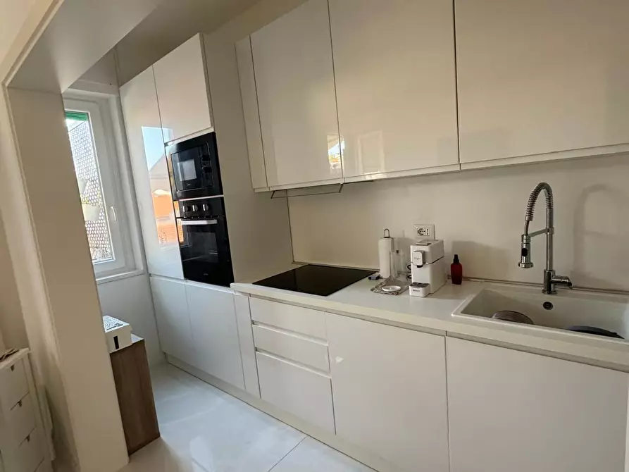 Immagine 12 di Appartamento in vendita  a Viareggio