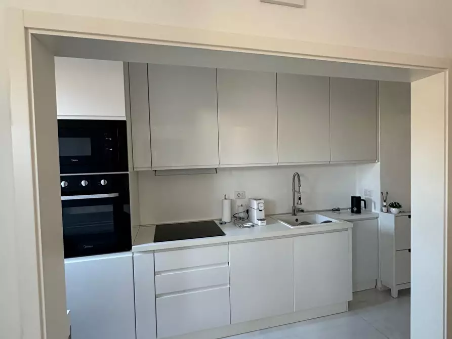 Immagine 2 di Appartamento in vendita  a Viareggio