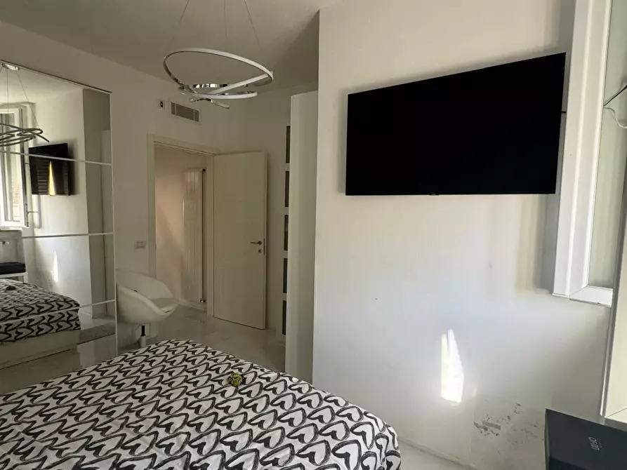 Immagine 9 di Appartamento in vendita  a Viareggio