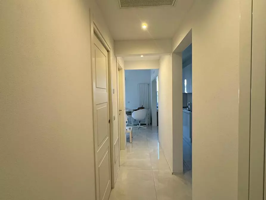 Immagine 10 di Appartamento in vendita  a Viareggio