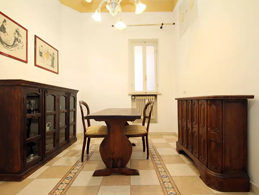 Immagine 4 di Appartamento in vendita  a Siena