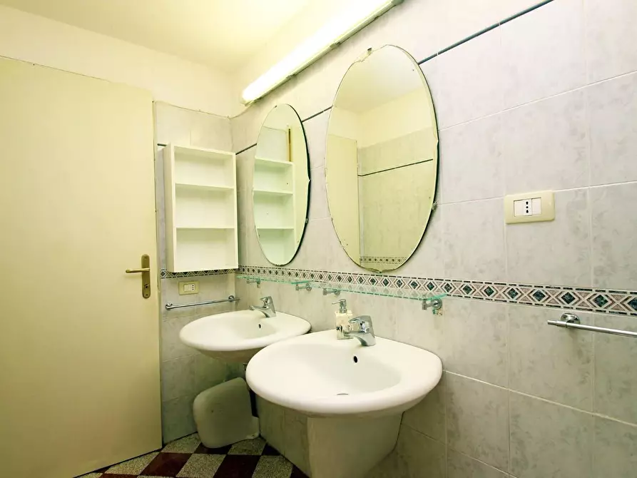 Immagine 11 di Appartamento in vendita  a Siena