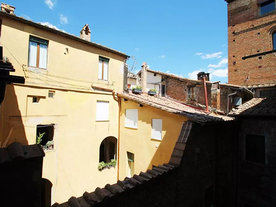 Immagine 14 di Appartamento in vendita  a Siena