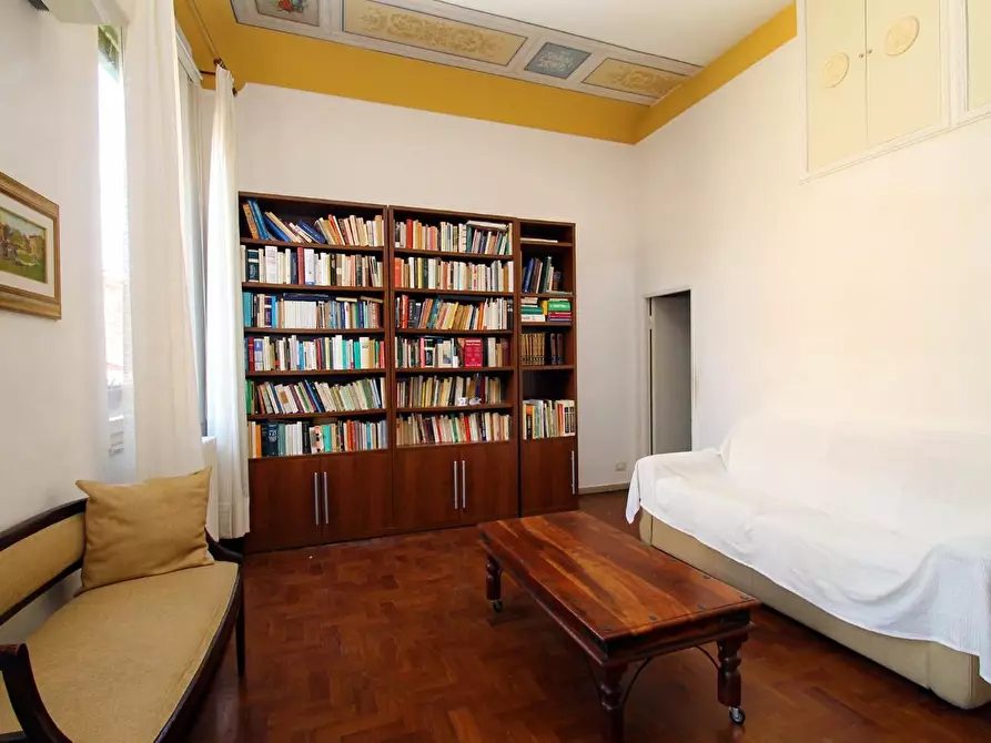 Immagine 2 di Appartamento in vendita  a Siena