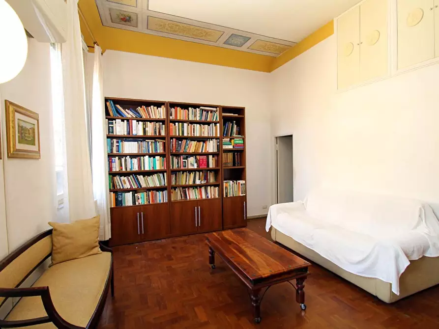 Immagine 3 di Appartamento in vendita  a Siena