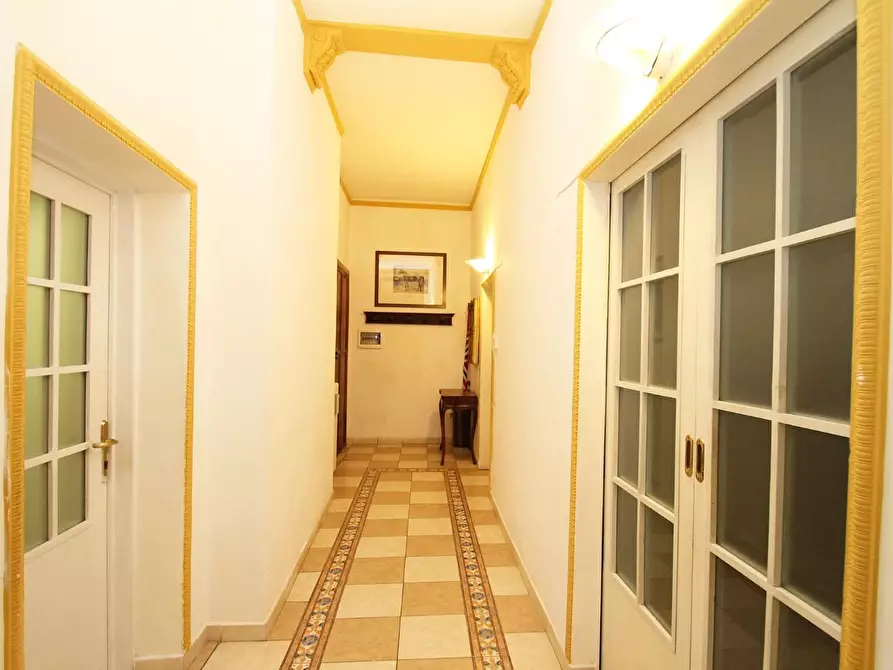 Immagine 5 di Appartamento in vendita  a Siena