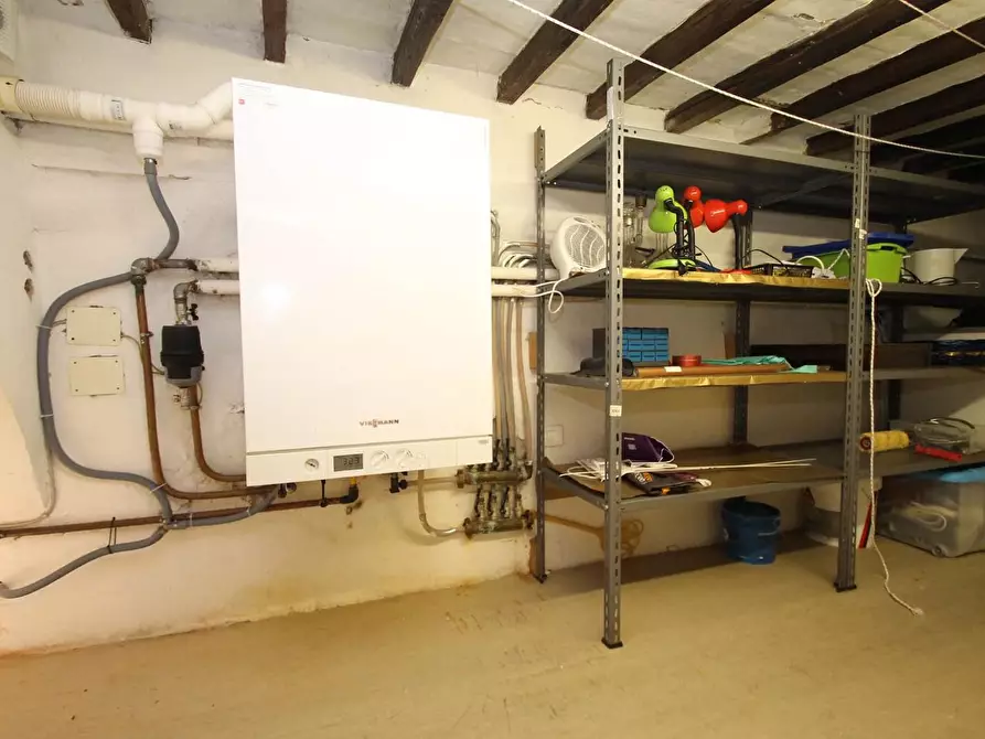 Immagine 17 di Appartamento in vendita  a Siena