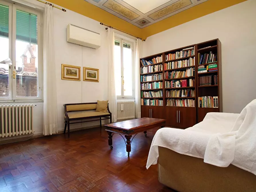 Immagine 1 di Appartamento in vendita  a Siena