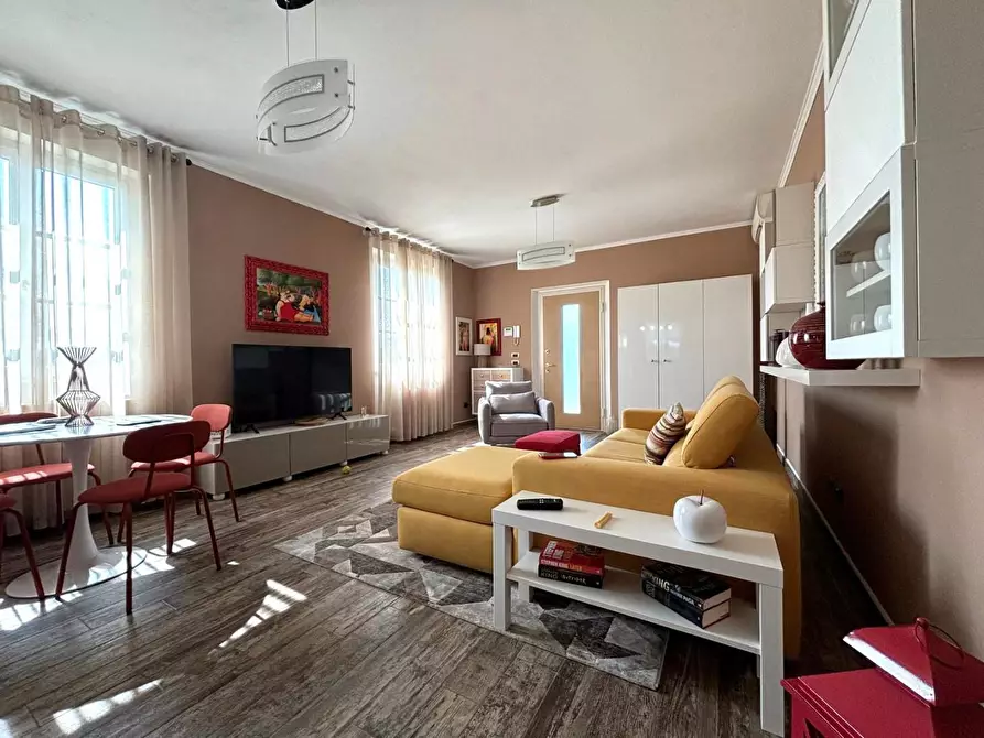 Immagine 3 di Villa in vendita  a Lucca