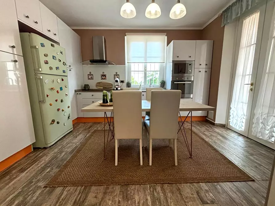 Immagine 5 di Villa in vendita  a Lucca